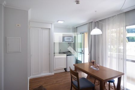 Sala / Cozinha de apartamento para alugar com 1 quarto, 45m² em Consolação, São Paulo