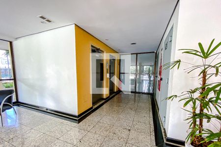 Hall de entrada de apartamento à venda com 3 quartos, 70m² em Cambuci, São Paulo