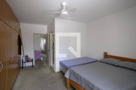 Casa à venda com 215m², 3 quartos e 2 vagasSuíte