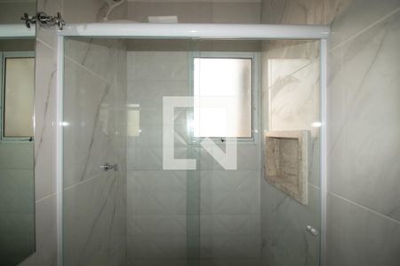 Banheiro de kitnet/studio para alugar com 1 quarto, 27m² em Vila Constança, São Paulo