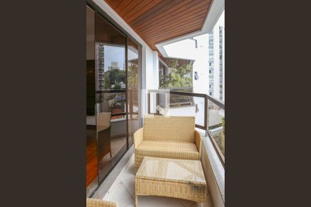 Sacada de apartamento à venda com 4 quartos, 165m² em Vila Ipojuca, São Paulo