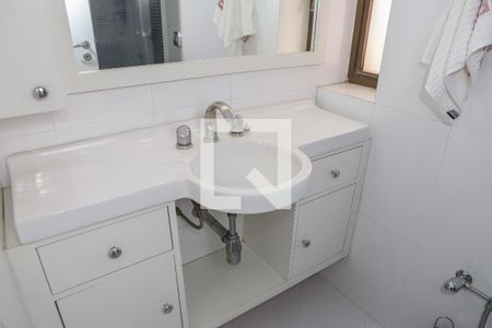 Apartamento para alugar com 165m², 4 quartos e 3 vagas Apartamento para alugar com 165m², 4 quartos e 3 vagasBanheiro da Suíte 1