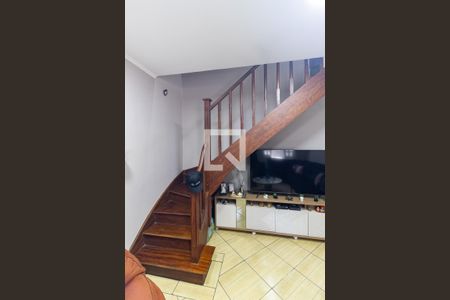 Escada de casa para alugar com 2 quartos, 80m² em Aclimação, São Paulo
