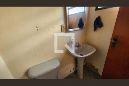 Casa à venda com 303m², 4 quartos e 4 vagas Casa à venda com 303m², 4 quartos e 4 vagasEscritório Edícula