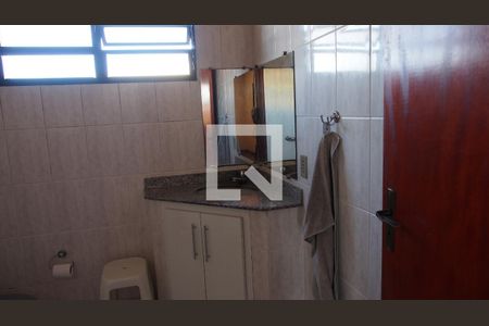 Casa à venda com 303m², 4 quartos e 4 vagasBanheiro da Suíte