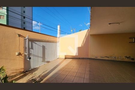 Casa à venda com 303m², 4 quartos e 4 vagas Casa à venda com 303m², 4 quartos e 4 vagasGaragem