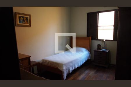 Casa à venda com 303m², 4 quartos e 4 vagasQuarto 2