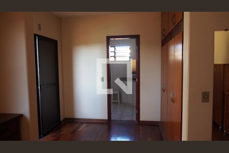 Casa à venda com 303m², 4 quartos e 4 vagasQuarto Suíte