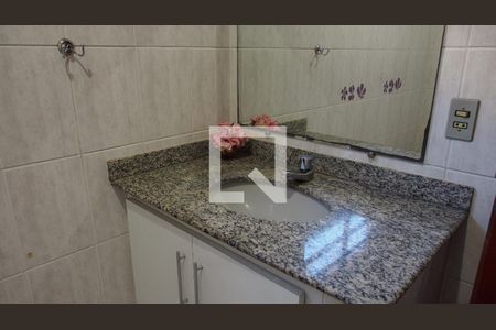 Casa à venda com 303m², 4 quartos e 4 vagasBanheiro 2