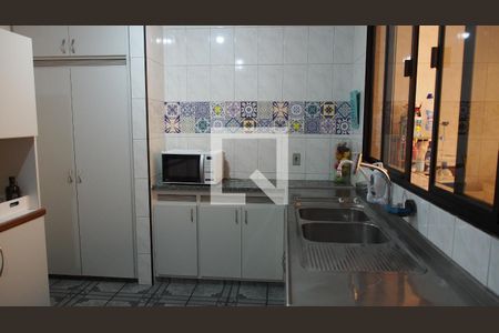 Casa à venda com 303m², 4 quartos e 4 vagasCozinha