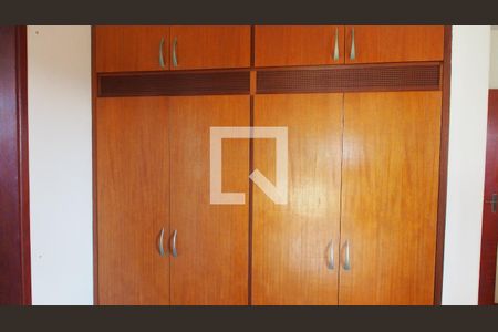 Casa à venda com 303m², 4 quartos e 4 vagasQuarto Suíte