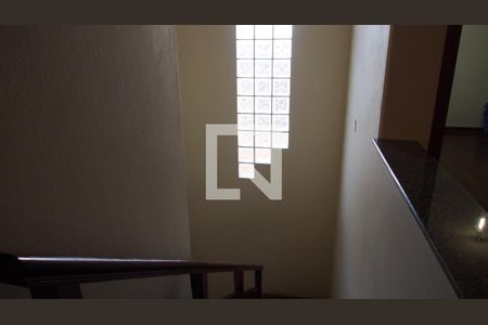 Casa à venda com 303m², 4 quartos e 4 vagasEscada