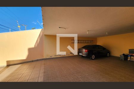 Casa à venda com 303m², 4 quartos e 4 vagas Casa à venda com 303m², 4 quartos e 4 vagasGaragem
