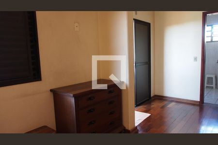 Casa à venda com 303m², 4 quartos e 4 vagasQuarto Suíte