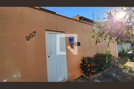 Casa à venda com 303m², 4 quartos e 4 vagas Casa à venda com 303m², 4 quartos e 4 vagasFachada