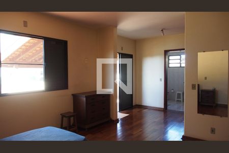 Casa à venda com 303m², 4 quartos e 4 vagasQuarto Suíte