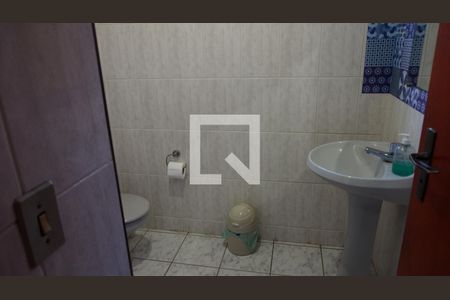 Casa à venda com 303m², 4 quartos e 4 vagasBanheiro