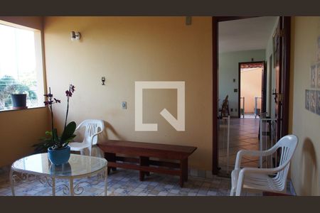 Casa à venda com 303m², 4 quartos e 4 vagasVaranda