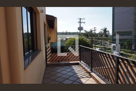 Casa à venda com 303m², 4 quartos e 4 vagasVaranda