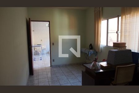 Casa à venda com 303m², 4 quartos e 4 vagasEdícula