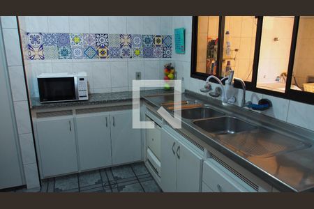 Casa à venda com 303m², 4 quartos e 4 vagasCozinha