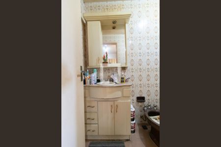 Banheiro de apartamento à venda com 1 quarto, 48m² em Cristal, Porto Alegre