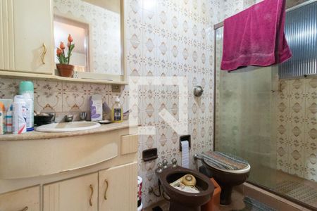 Banheiro de apartamento à venda com 1 quarto, 48m² em Cristal, Porto Alegre