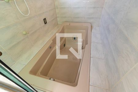 Banheiro da suíte de casa para alugar com 3 quartos, 150m² em Vila Andrade Neves, Campinas