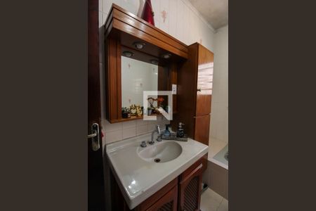 Casa à venda com 170m², 3 quartos e 2 vagasBanheiro