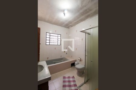 Casa à venda com 170m², 3 quartos e 2 vagasBanheiro