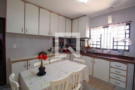 Casa à venda com 170m², 3 quartos e 2 vagasCozinha