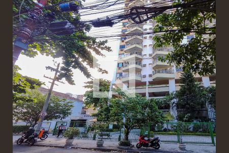 Apartamento à venda com 122m², 3 quartos e 2 vagas Apartamento à venda com 122m², 3 quartos e 2 vagasFachada e portaria