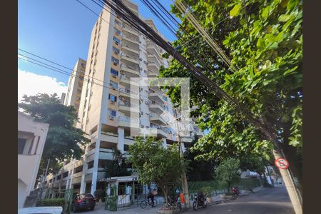 Apartamento à venda com 122m², 3 quartos e 2 vagas Apartamento à venda com 122m², 3 quartos e 2 vagasFachada e portaria