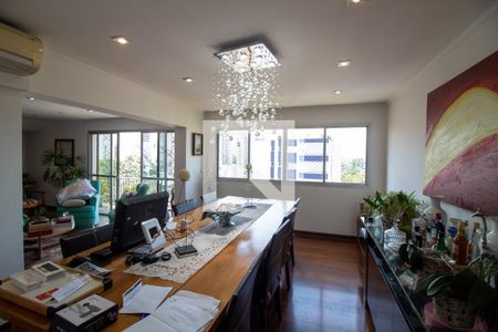 Apartamento à venda com 380m², 5 quartos e 3 vagas Apartamento à venda com 380m², 5 quartos e 3 vagasSala de Jantar