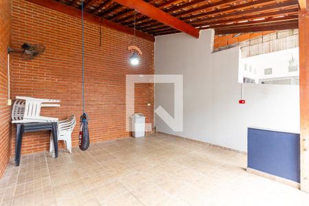 Casa à venda com 248m², 3 quartos e 2 vagas Casa à venda com 248m², 3 quartos e 2 vagasSalão