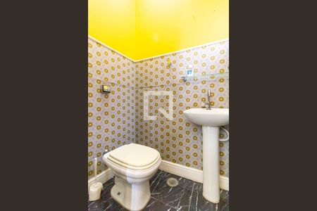 Casa à venda com 248m², 3 quartos e 2 vagas Casa à venda com 248m², 3 quartos e 2 vagasLavabo