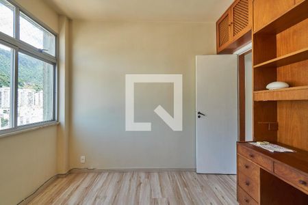 Apartamento à venda com 120m², 4 quartos e 1 vagaQuarto 2