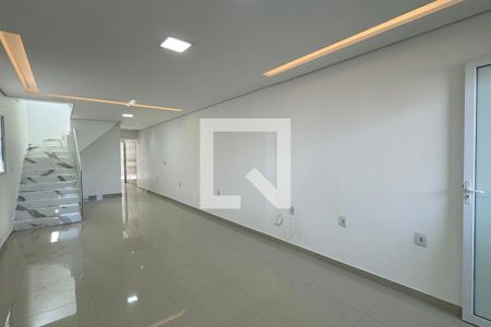 Sala de casa para alugar com 4 quartos, 250m² em Jardim Tupanci, Barueri