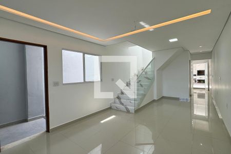 Sala de casa à venda com 4 quartos, 200m² em Jardim Tupanci, Barueri