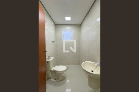 Lavabo de casa para alugar com 4 quartos, 250m² em Jardim Tupanci, Barueri