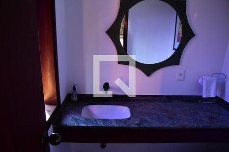 Lavabo de casa de condomínio para alugar com 3 quartos, 500m² em Vila de São Fernando, Cotia