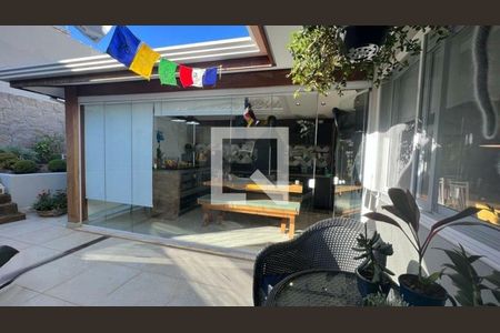 Casa à venda com 157m², 4 quartos e 3 vagas