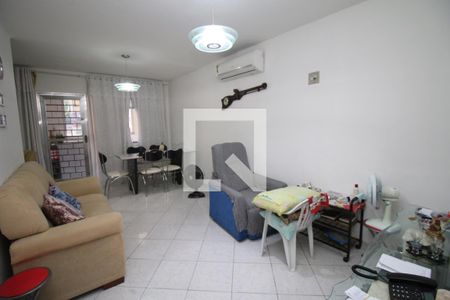 Sala de casa à venda com 3 quartos, 110m² em Inhaúma, Rio de Janeiro