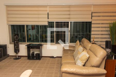 Casa à venda com 250m², 2 quartos e 2 vagasSala