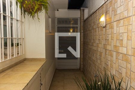 Casa à venda com 250m², 2 quartos e 2 vagasCorredor Lateral