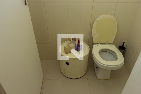 Casa à venda com 250m², 2 quartos e 2 vagasLavabo