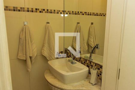 Casa à venda com 250m², 2 quartos e 2 vagasLavabo