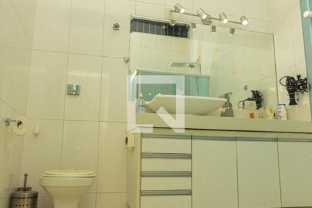 Casa à venda com 250m², 2 quartos e 2 vagasBanheiro