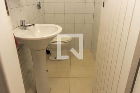 Casa à venda com 250m², 2 quartos e 2 vagasBanheiro da Área de Serviço