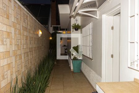 Casa à venda com 250m², 2 quartos e 2 vagasCorredor Lateral